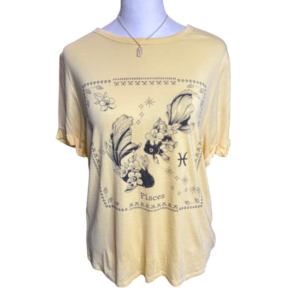 Papaya Yellow Pisces Astrology Zodiac Graphic Tee Medium NWT